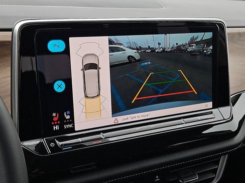 Used 2025 Volkswagen Atlas SE image 17