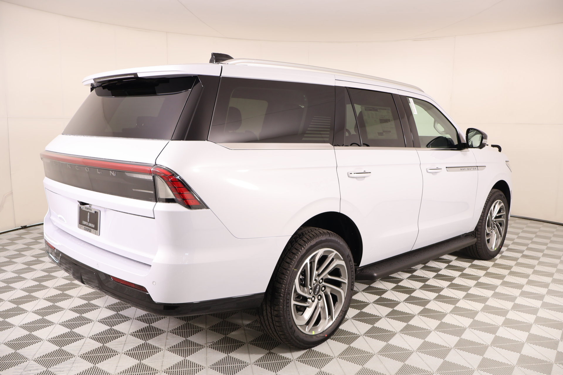 New 2026 Lincoln Navigator Premiere AWD/4WD image 21