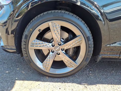 Used 2023 Genesis GV70 2.5T w/ Sport Prestige Package image 9