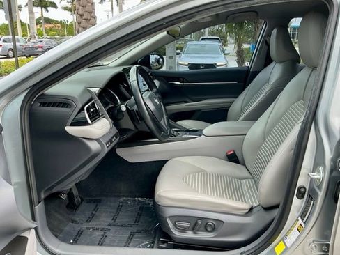 Used 2022 Toyota Camry SE FWD image 8