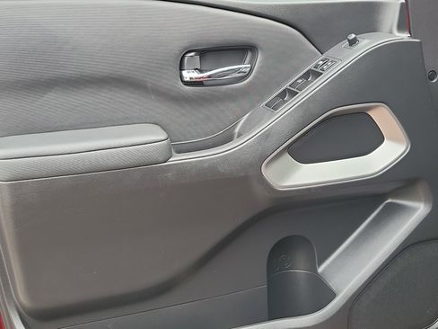 Used 2022 Nissan Frontier SV image 6