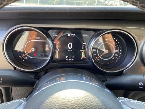 Used 2023 Jeep Gladiator Overland image 11