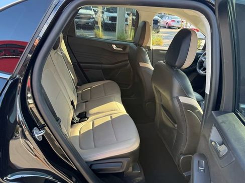 Used 2022 Ford Escape Titanium image 15