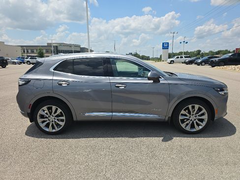 Used 2022 Buick Envision Avenir w/ Technology Package II FWD image 2