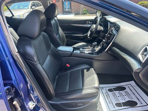 Used 2021 Nissan Maxima 3.5 SV w/ Floor Mat Group FWD image 19