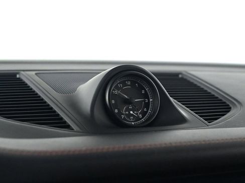 Certified 2022 Porsche Macan AWD/4WD image 24