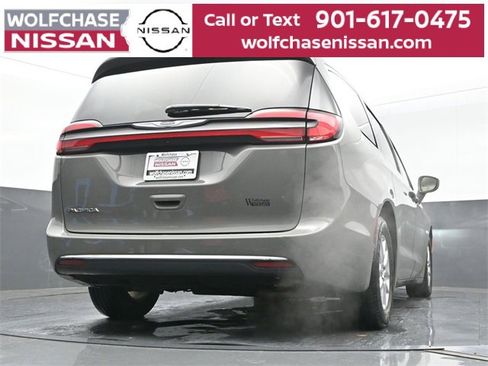 Used 2022 Chrysler Pacifica Touring-L image 23