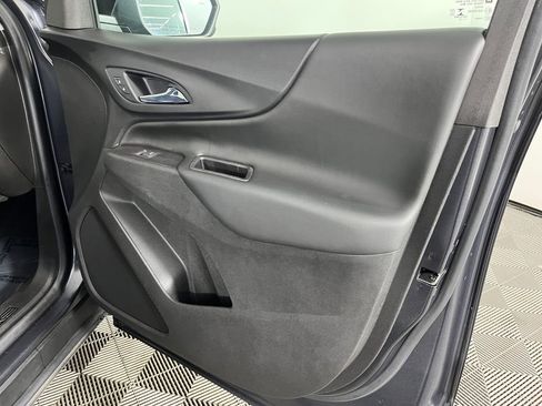 Used 2022 Chevrolet Equinox LT w/ Driver Convenience Package image 16