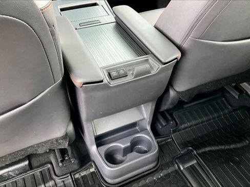 Used 2023 Toyota Sienna XSE image 34