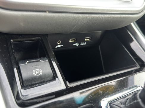 Used 2021 Subaru Outback Premium image 34