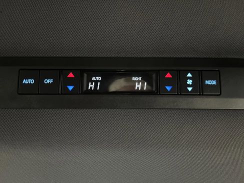 Used 2024 Toyota Sienna XSE image 34