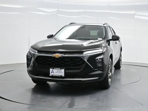 Used 2025 Chevrolet Trax LT FWD image 37