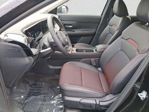 New 2026 Nissan Kicks SR image 9