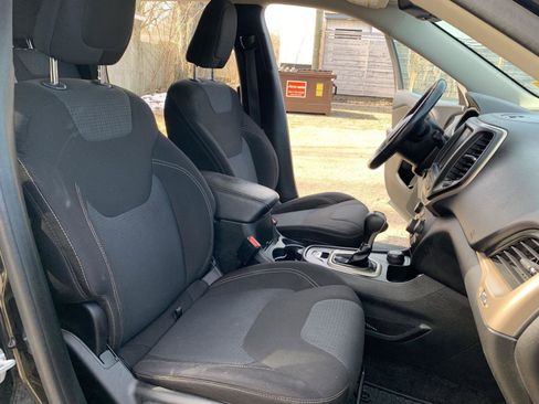 Used 2015 Jeep Cherokee Latitude w/ Cold Weather Group image 21