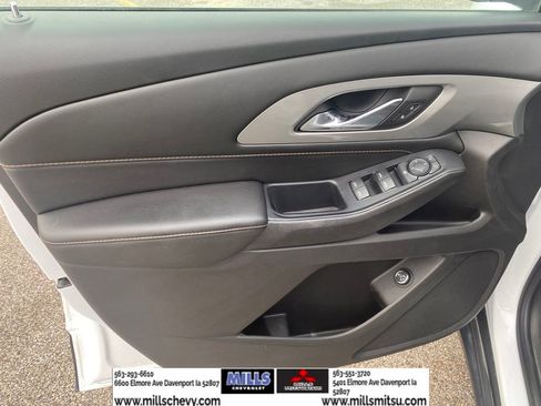 Used 2021 Chevrolet Traverse LT image 9