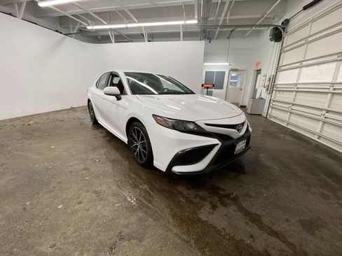 Used 2021 Toyota Camry SE image 8