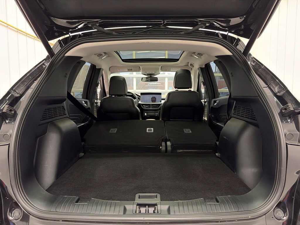 Used 2025 Ford Escape Platinum AWD/4WD image 16