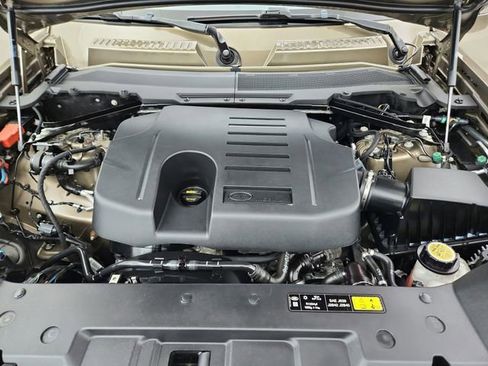 Used 2020 Land Rover Defender 110 First Edition image 28