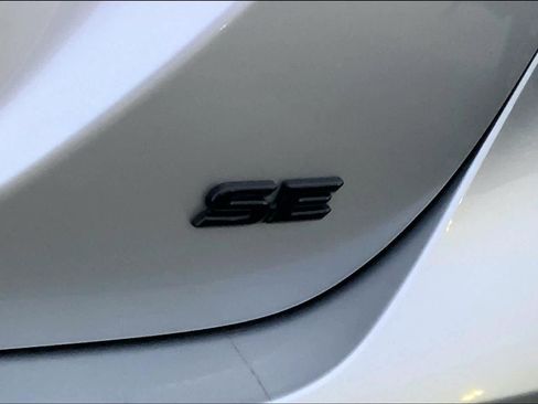 Used 2023 Toyota Camry SE image 9