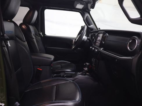 Used 2023 Jeep Wrangler Unlimited Rubicon 4xe w/ Cold Weather Group AWD/4WD image 9