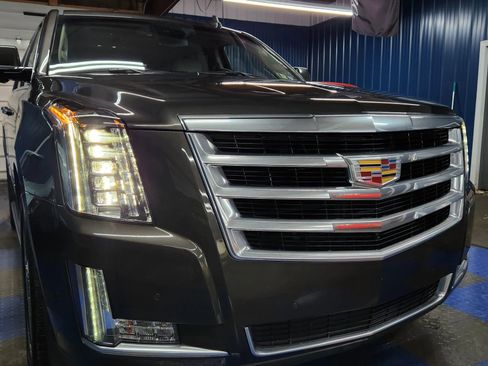 Used 2020 Cadillac Escalade Luxury w/ LPO, Radiant Package image 47