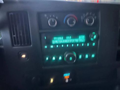 Used 2015 Chevrolet Express 2500 image 11