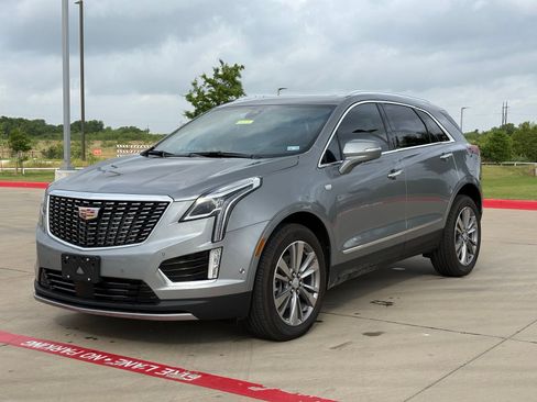 Certified 2025 Cadillac XT5 Premium Luxury w/ Technology Package FWD image 3