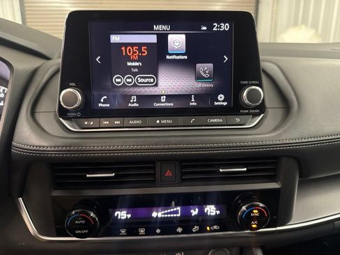 Used 2024 Nissan Rogue SV FWD image 29