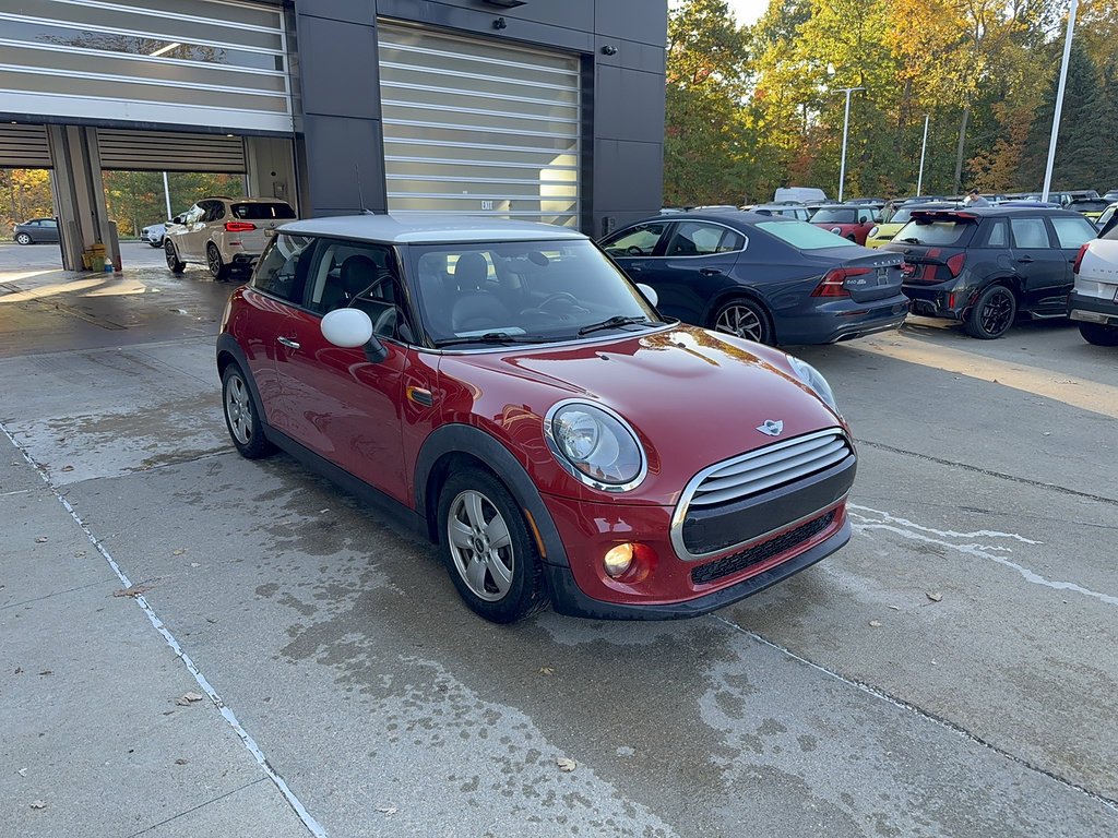 Used 2015 MINI Cooper 2-Door Hardtop FWD image 2