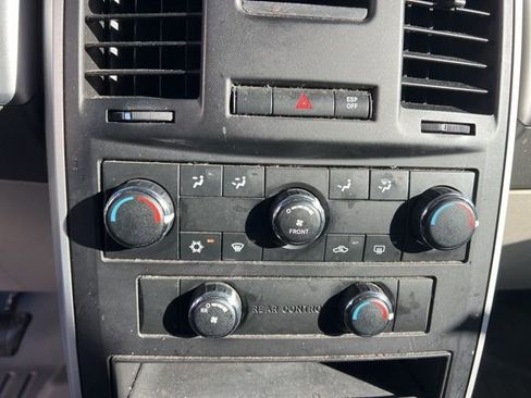 Used 2010 Dodge Grand Caravan SXT image 17