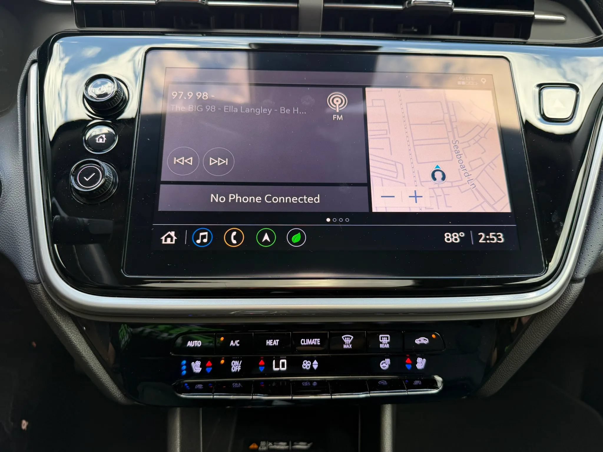 Used 2022 Chevrolet Bolt EUV Premier w/ Sun & Sound Package FWD image 25