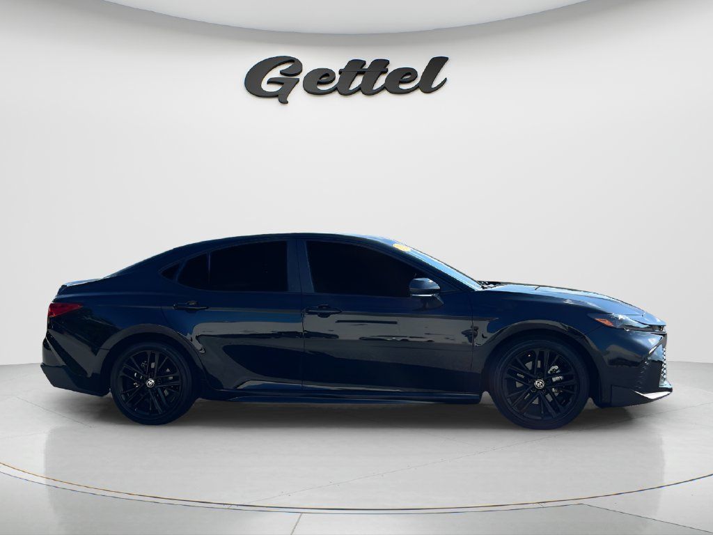 Used 2025 Toyota Camry SE FWD image 4