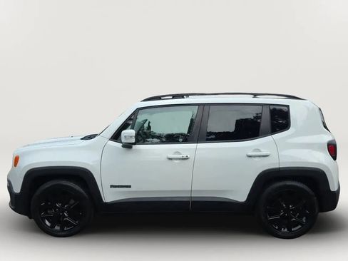 Used 2017 Jeep Renegade Altitude FWD image 5
