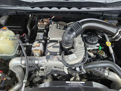 Used 2019 Nissan Titan SV w/ SV Convenience Package image 33