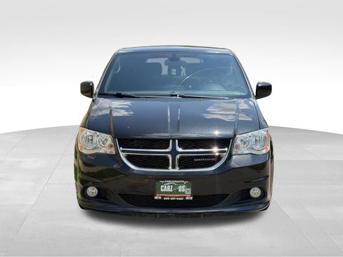 Used 2019 Dodge Grand Caravan SE FWD image 2
