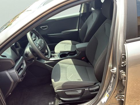 Used 2025 Kia K4 FWD image 22