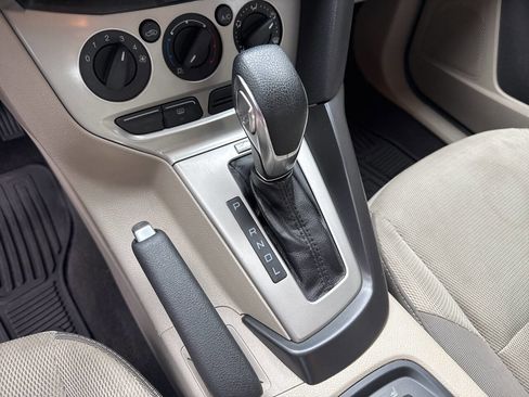 Used 2014 Ford Focus SE w/ SE Winter Package image 36