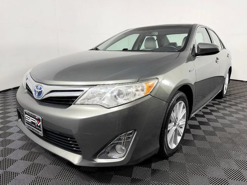Used 2012 Toyota Camry XLE w/ Leather Pkg FWD image 3