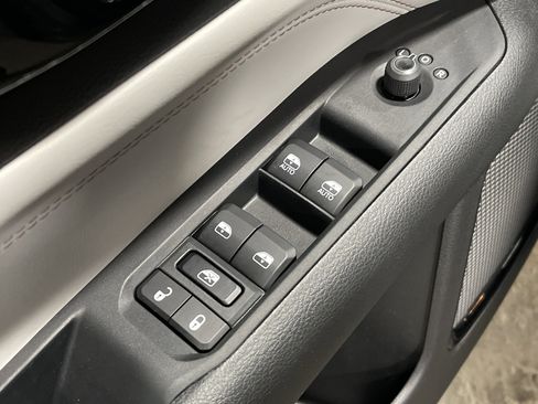 Used 2024 Jeep Compass Limited image 8