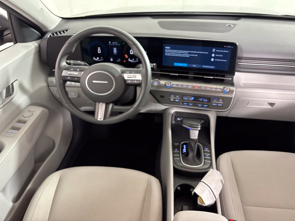 Used 2024 Hyundai Kona SEL AWD/4WD image 2