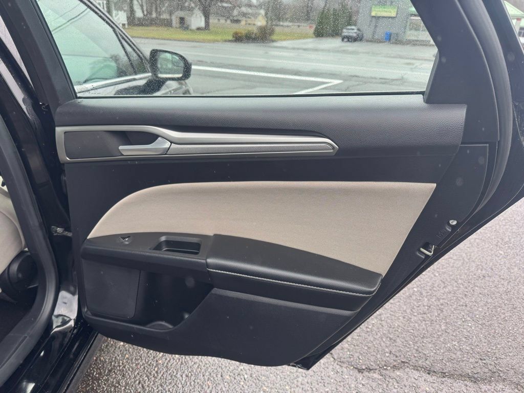 Used 2018 Ford Fusion S FWD image 29