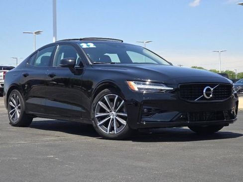 Used 2022 Volvo S60 B5 Momentum w/ Premium Package image 2