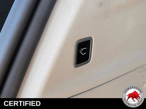 Used 2023 Chrysler Pacifica Limited FWD image 15