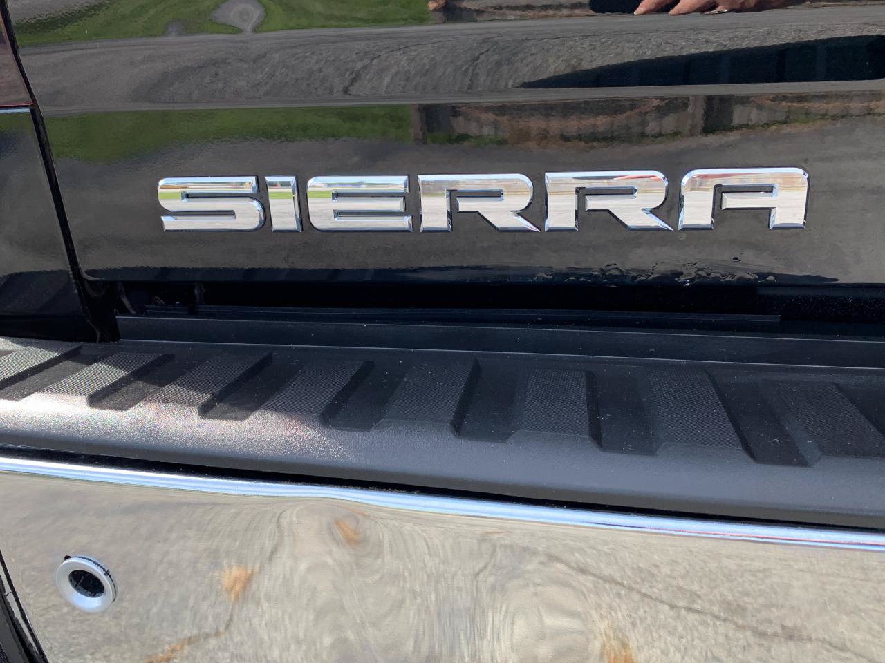 Used 2014 GMC Sierra 1500 SLT w/ SLT Preferred Package AWD/4WD image 44