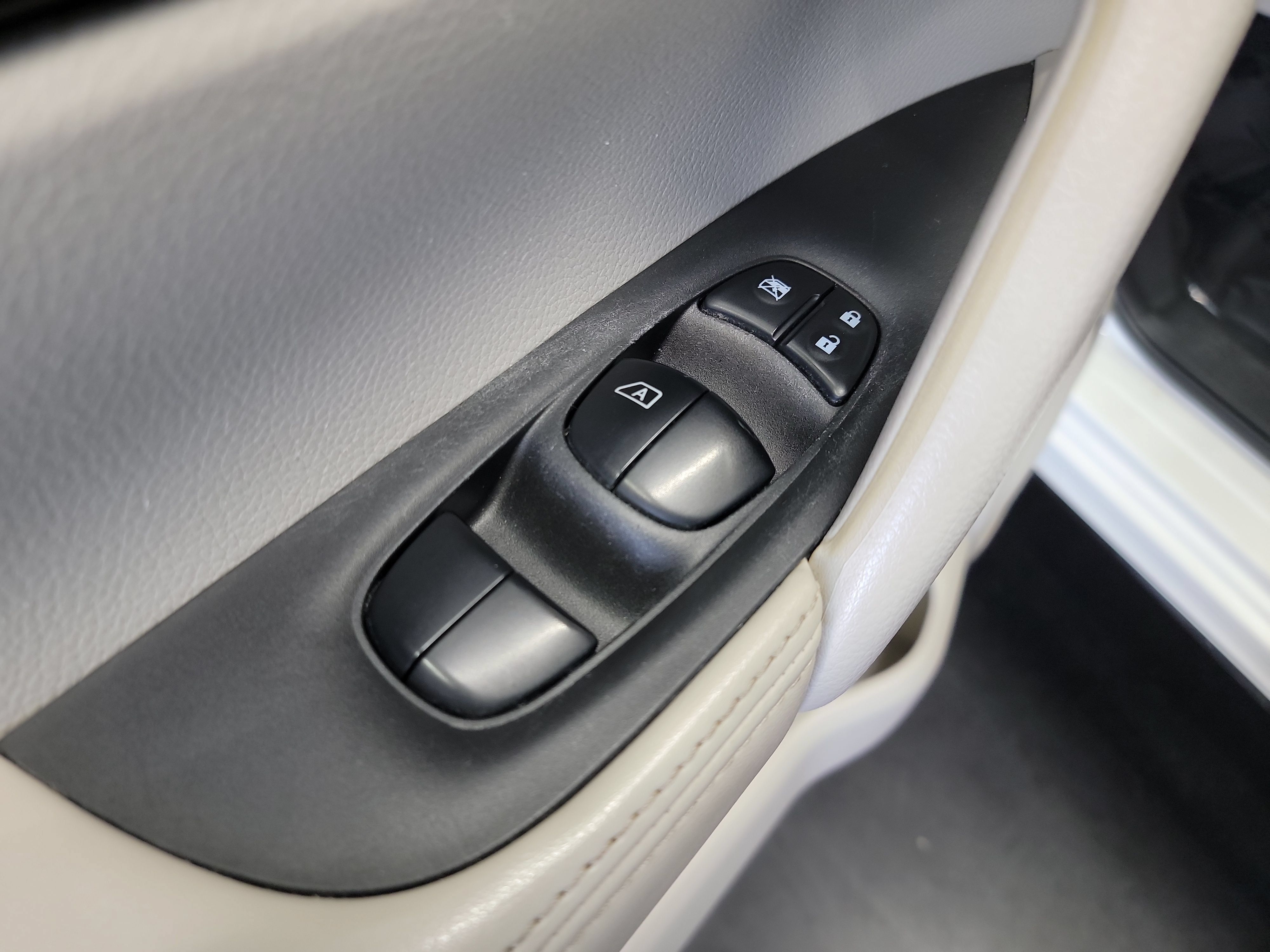 Used 2020 Nissan Rogue Sport SV w/ All-Weather Package FWD image 14