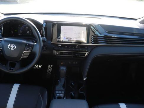 Used 2025 Toyota Camry SE image 19