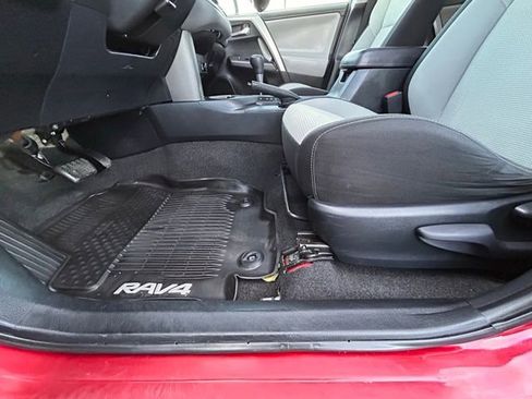 Used 2018 Toyota RAV4 XLE image 27