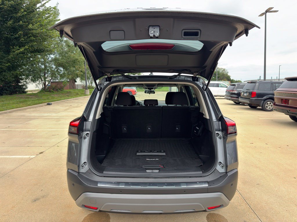Used 2023 Nissan Rogue SV AWD/4WD image 17