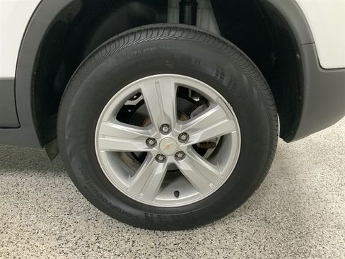 Used 2021 Chevrolet Trax LS w/ Tint and Cruise Package AWD/4WD image 12