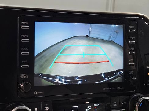 Used 2021 Toyota Highlander XLE image 31